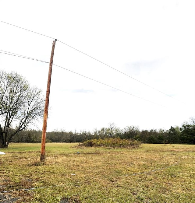 view of yard featuring a rural view