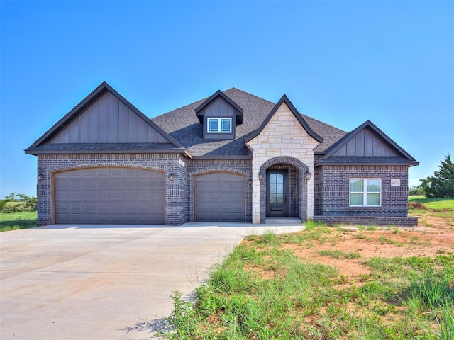 view of front of property featuring a garage