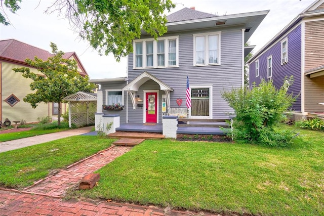 view of front of property with a front lawn