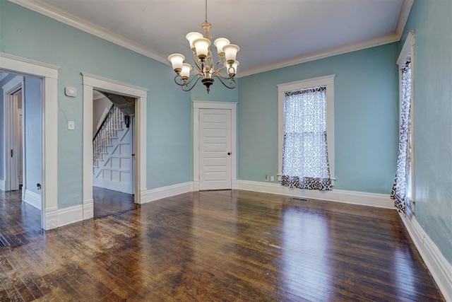 unfurnished room featuring dark hardwood / wood-style flooring, an inviting chandelier, and crown molding