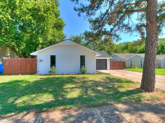 view of front of property featuring a garage and a front yard