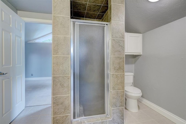 bathroom featuring tile patterned floors, an enclosed shower, a textured ceiling, toilet, and lofted ceiling