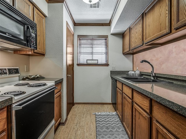 kitchen featuring black appliances, sink, light wood-type flooring, ornamental molding, and a textured ceiling