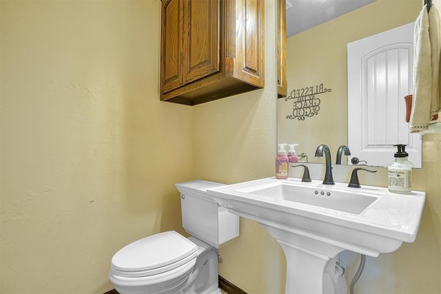 21321 E 1290th Rd, Sentinel, OK 73664 - bathroom featuring toilet and sink