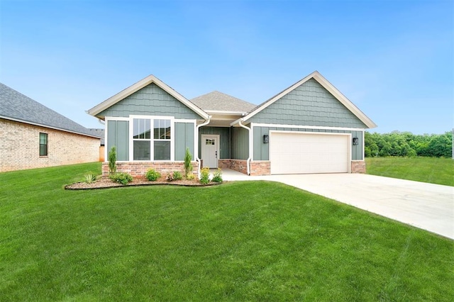 craftsman-style home featuring a front lawn and a garage