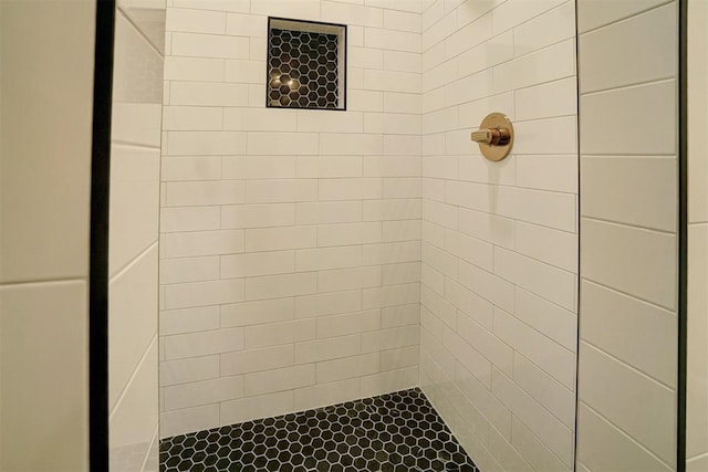 bathroom featuring tiled shower