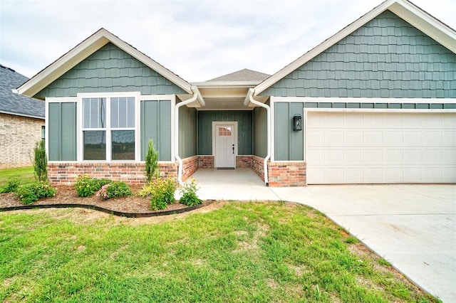 view of front of house featuring a garage and a front lawn