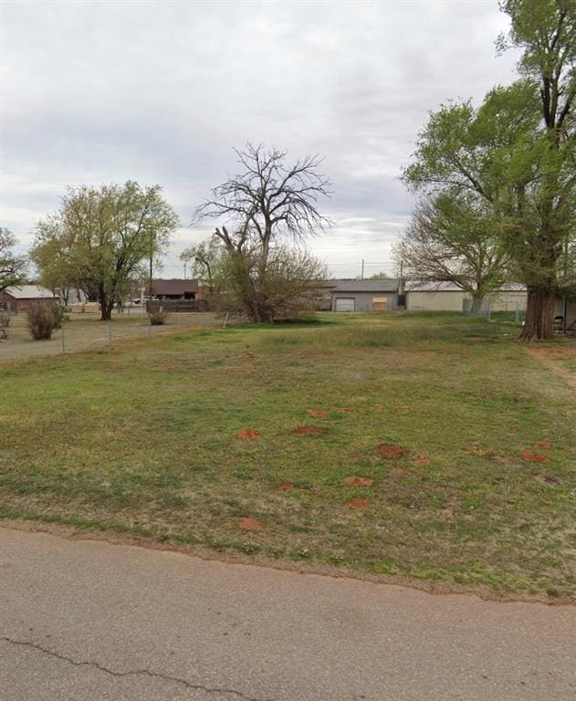 515 N Locust Ave, Elk City, OK 73644 - photo 1
