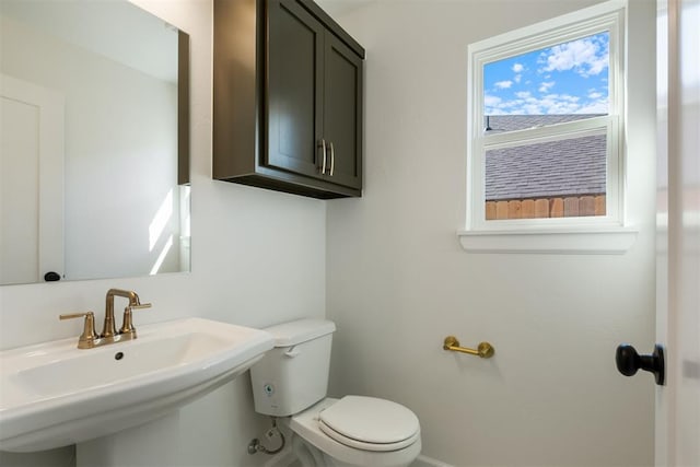 bathroom featuring toilet and sink