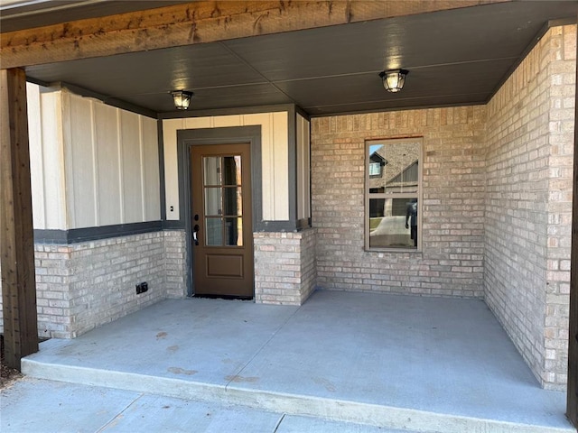 property entrance featuring covered porch