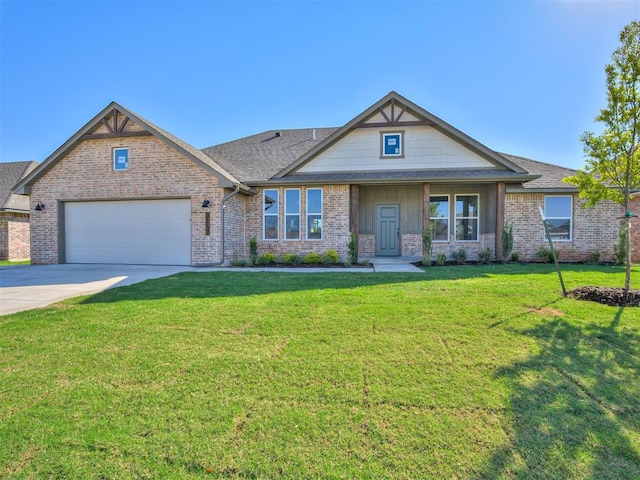 craftsman house with a front yard