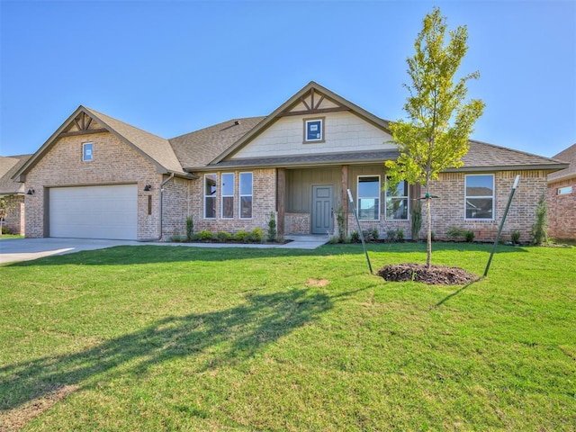 craftsman inspired home with a front yard