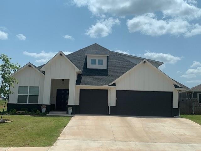 view of front of home with a front lawn