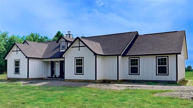 view of front of property with a front yard