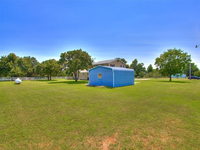 view of yard featuring a storage shed