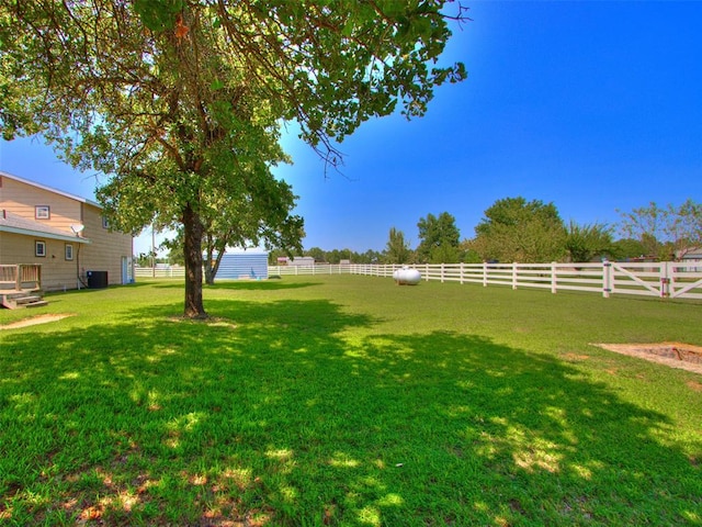 view of yard featuring a rural view