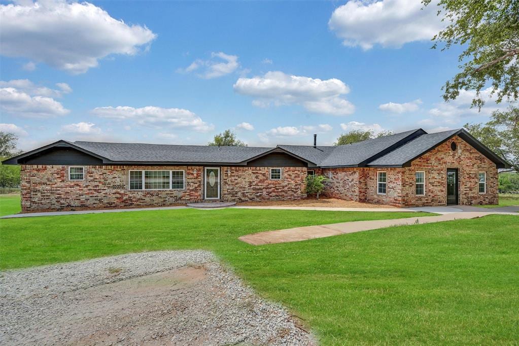 18377 E 1020th Rd, Cheyenne, OK 73628 - view of front of house with a front yard