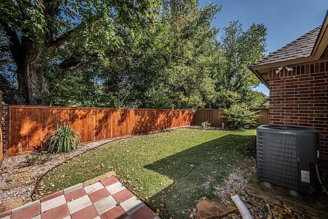 view of yard featuring cooling unit