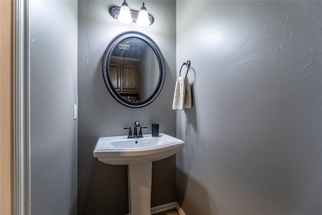 bathroom featuring sink