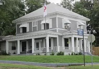 view of front of house with a porch and a front lawn