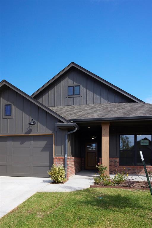 view of front of property featuring a garage and a front yard