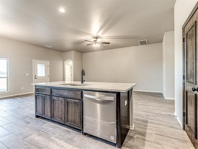 kitchen with dishwasher, a center island with sink, sink, ceiling fan, and light hardwood / wood-style floors