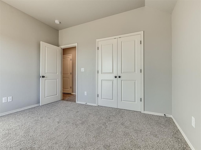 unfurnished bedroom featuring carpet flooring and a closet