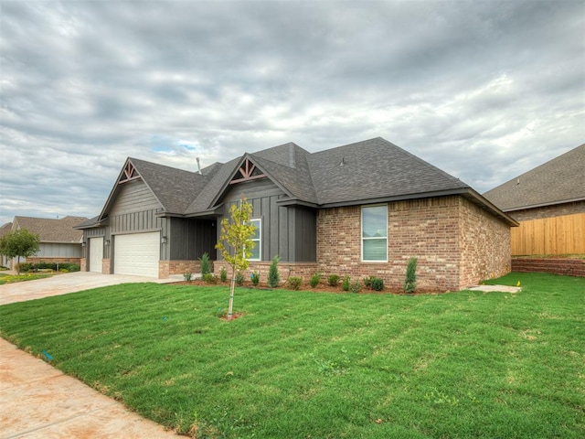 view of front facade with a garage and a front yard