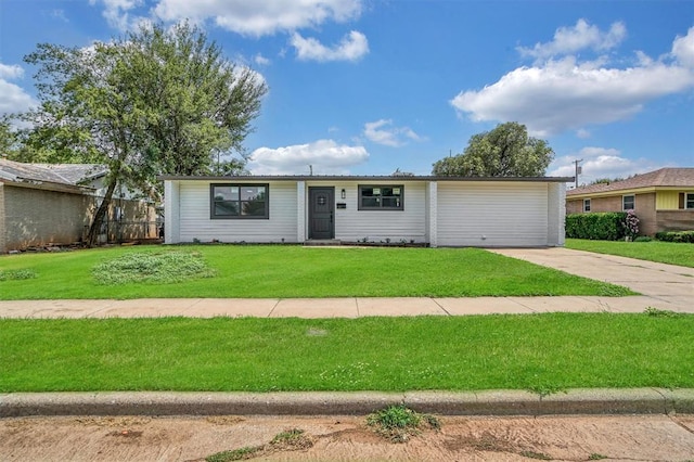 single story home featuring a front yard