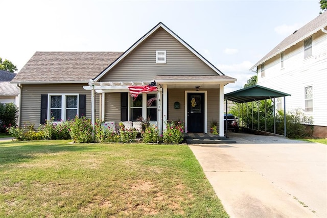 view of front of home with a carport and a front yard