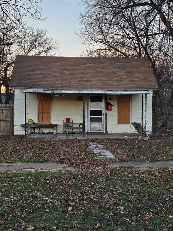 view of front of home featuring a porch