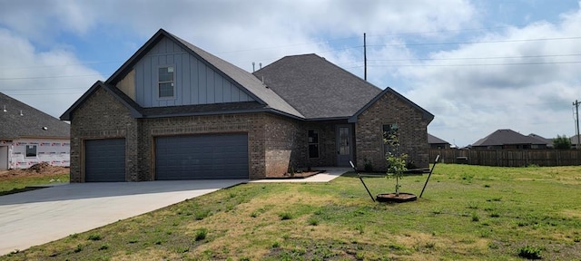 view of front of property featuring a front yard