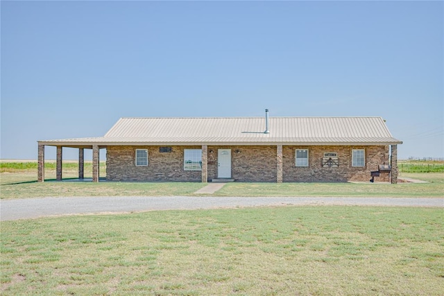 view of front of property with a front yard