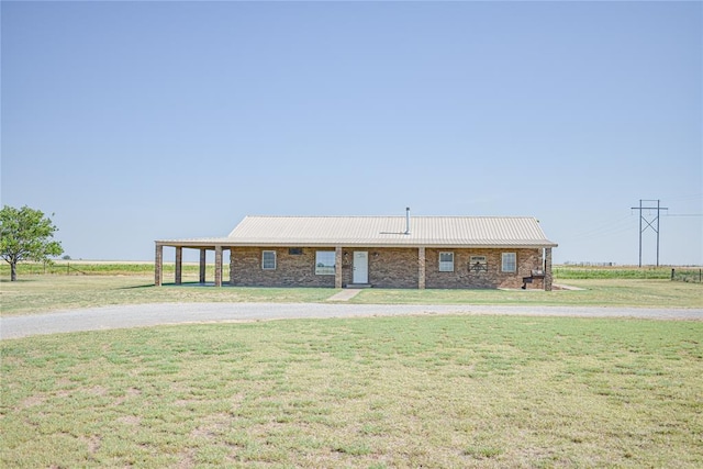 single story home featuring a front yard