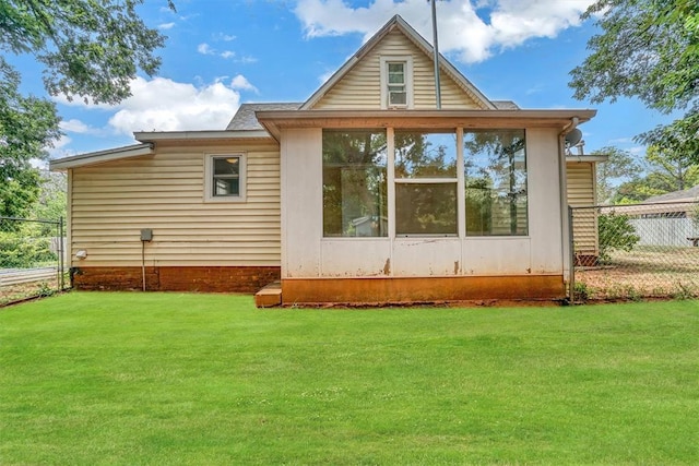 back of house featuring a yard