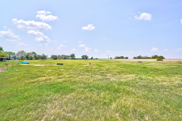 view of yard with a rural view