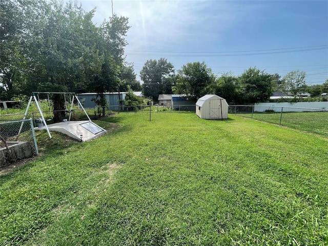 view of yard with a shed