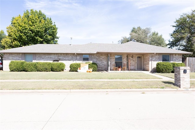 ranch-style house featuring a front lawn