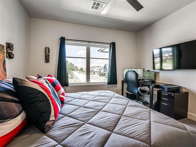 bedroom with ceiling fan