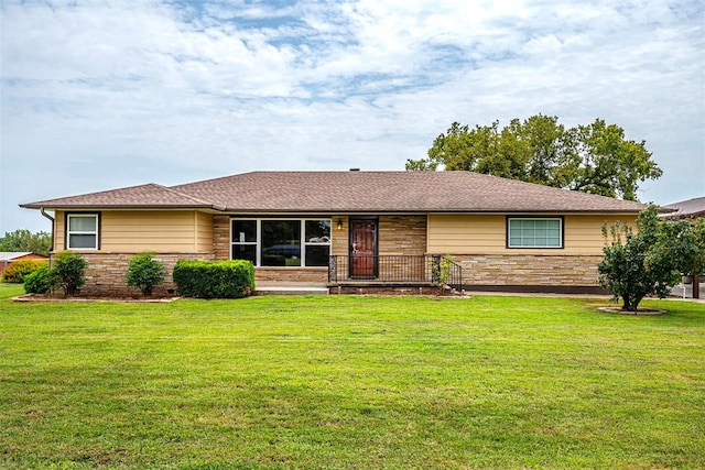 ranch-style house featuring a front yard