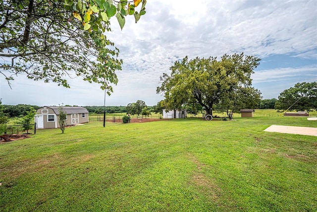 view of yard with a shed