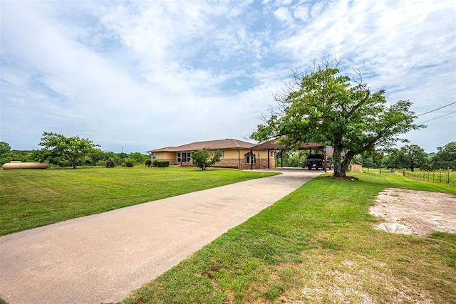 ranch-style house featuring a front yard