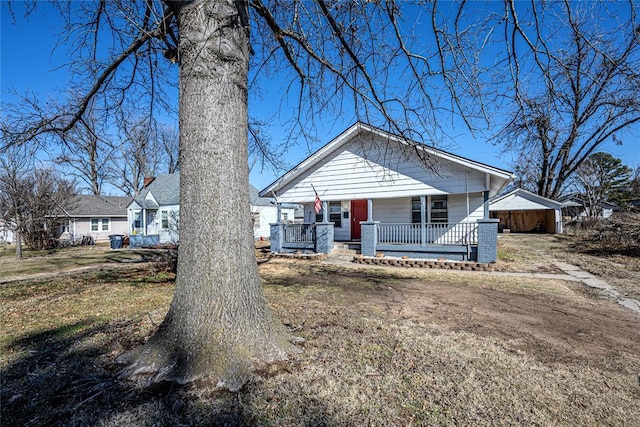 view of front of property with a porch and a front lawn