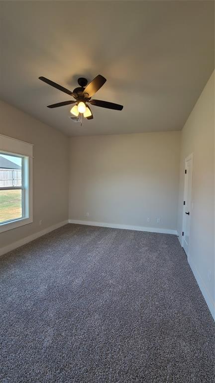 spare room with carpet and ceiling fan