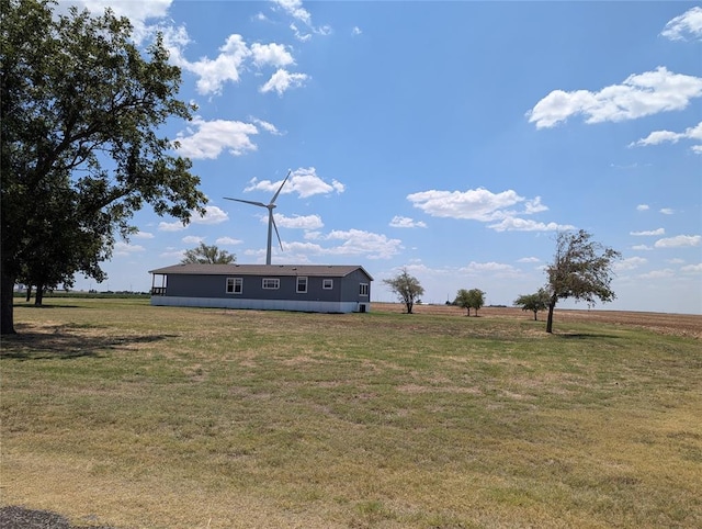 view of yard featuring a rural view