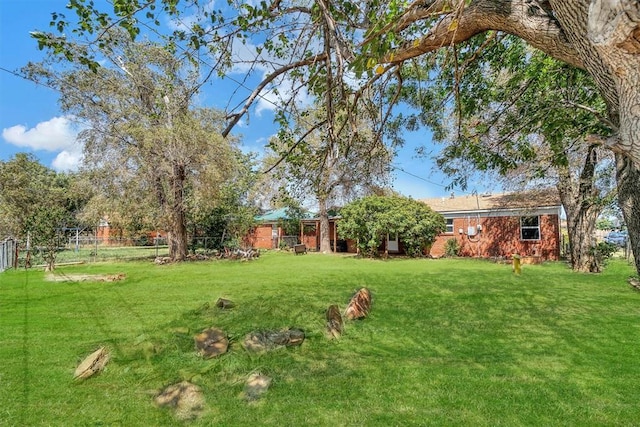 1033 Coe St, Altus, OK 73521 - view of yard