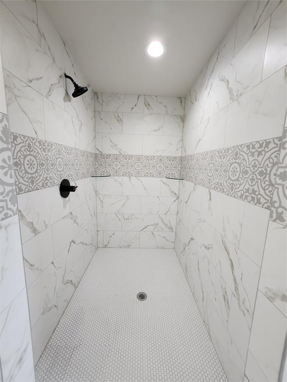 9320 SW 34th St, Oklahoma City, OK 73179 - full bath featuring a tile shower
