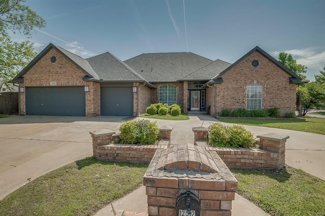 view of front facade featuring a front lawn and a garage