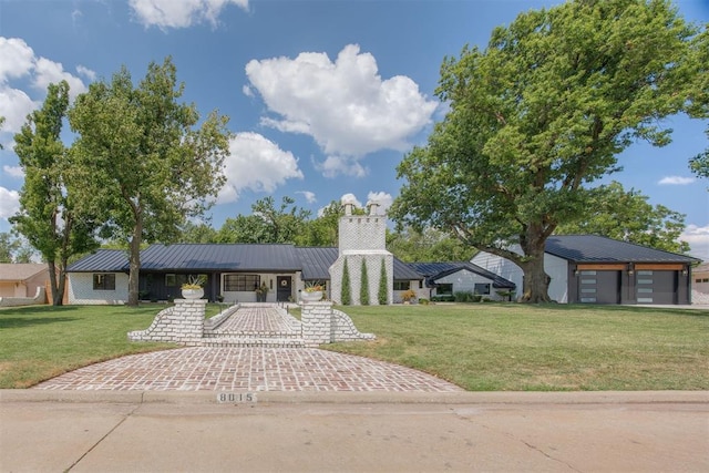 single story home with a front yard