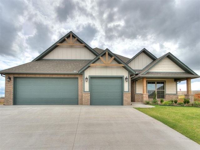 craftsman house featuring a front yard and a garage